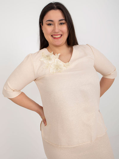 Jasnobrzoskwiniowa bluzka plus size z koronką