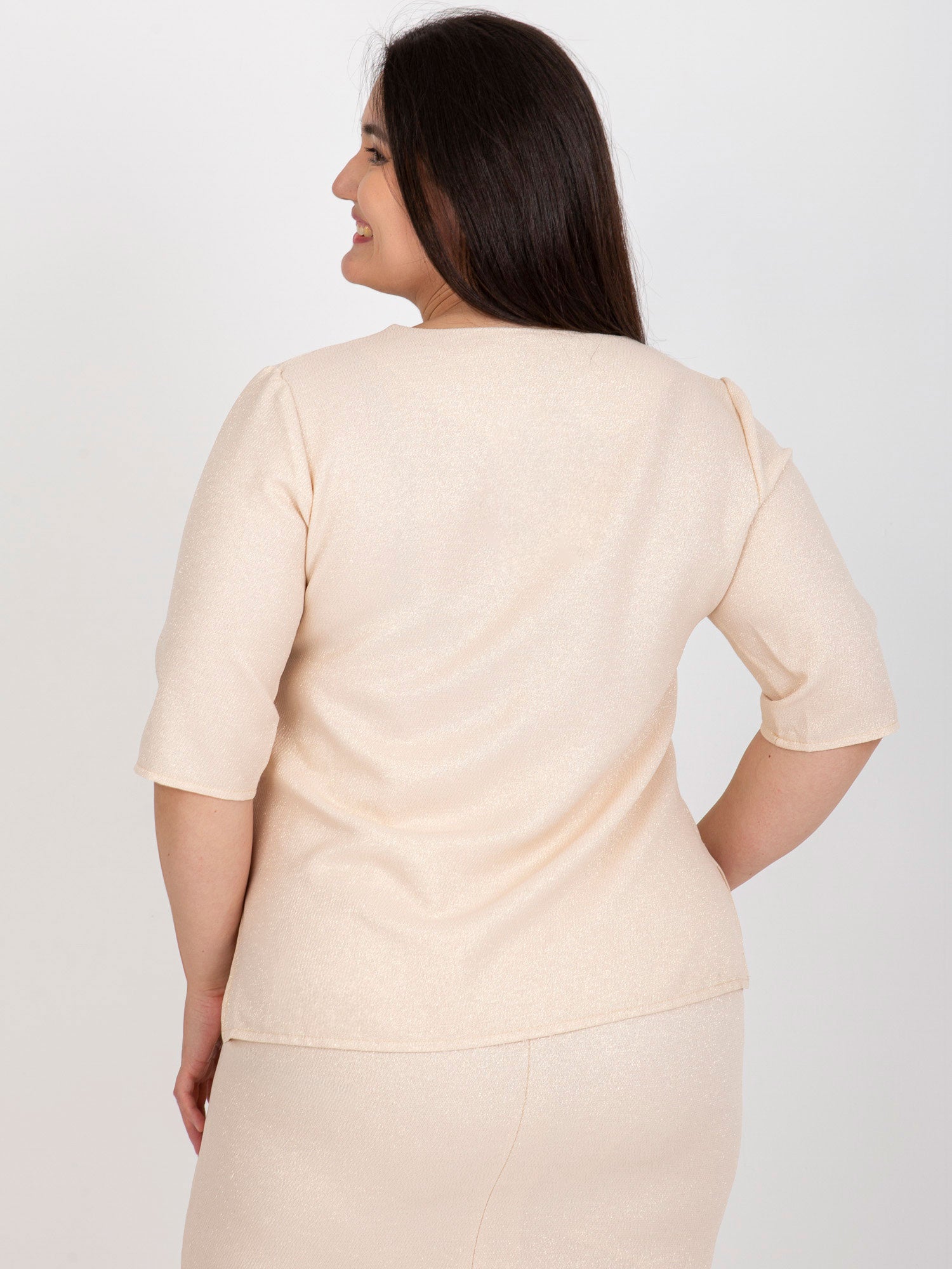 Jasnobrzoskwiniowa bluzka plus size z koronką
