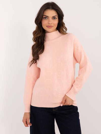 Jasnobrzoskwiniowy wzorzysty sweter damski z półgolfem