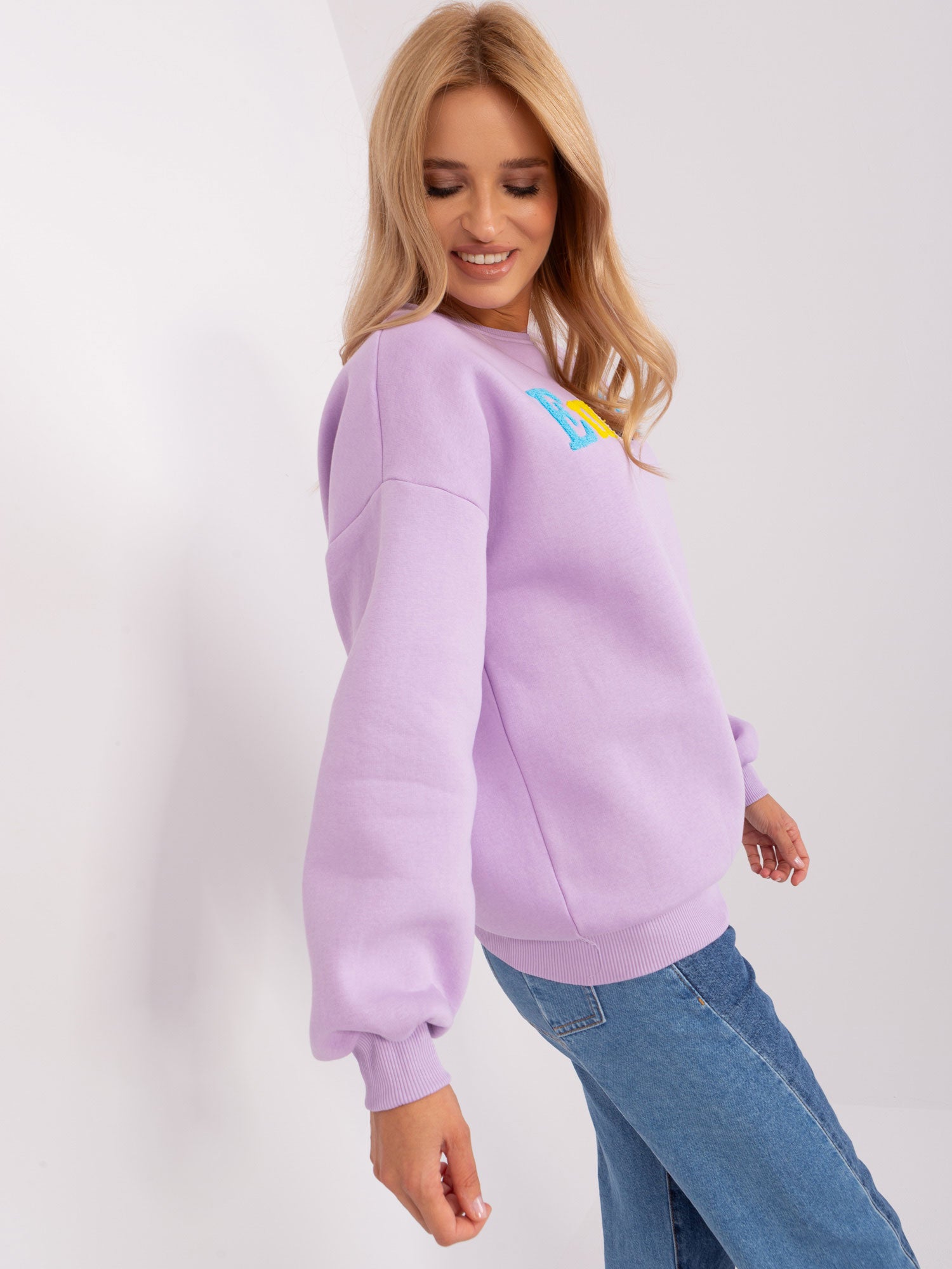 Jasnofioletowa bluza bez kaptura z napisem