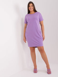 Jasnofioletowa sukienka plus size basic z krótkim rękawem