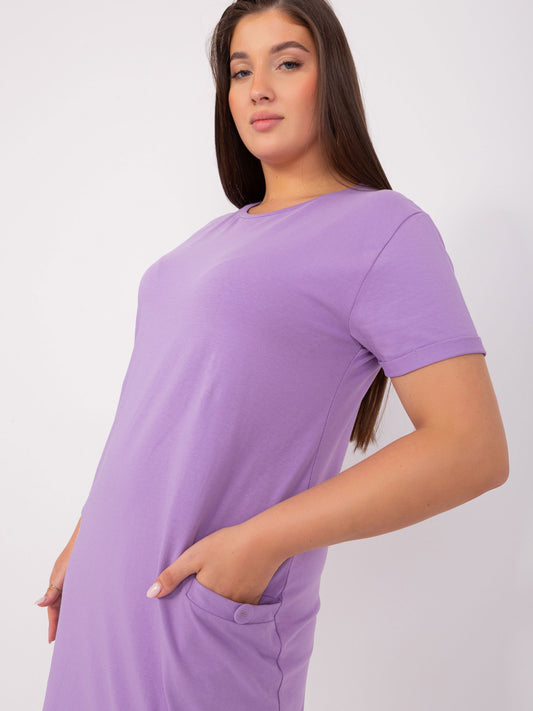 Jasnofioletowa sukienka plus size basic z krótkim rękawem