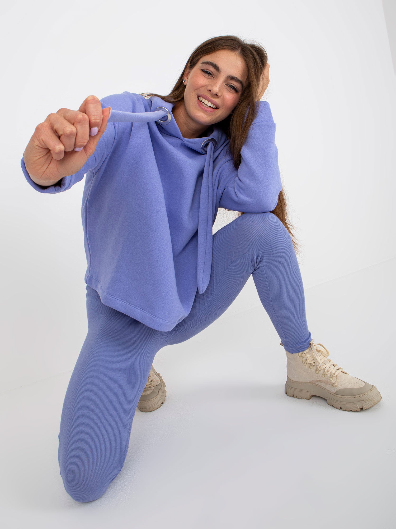 Jasnofioletowy damski komplet dresowy z bluzą z kapturem