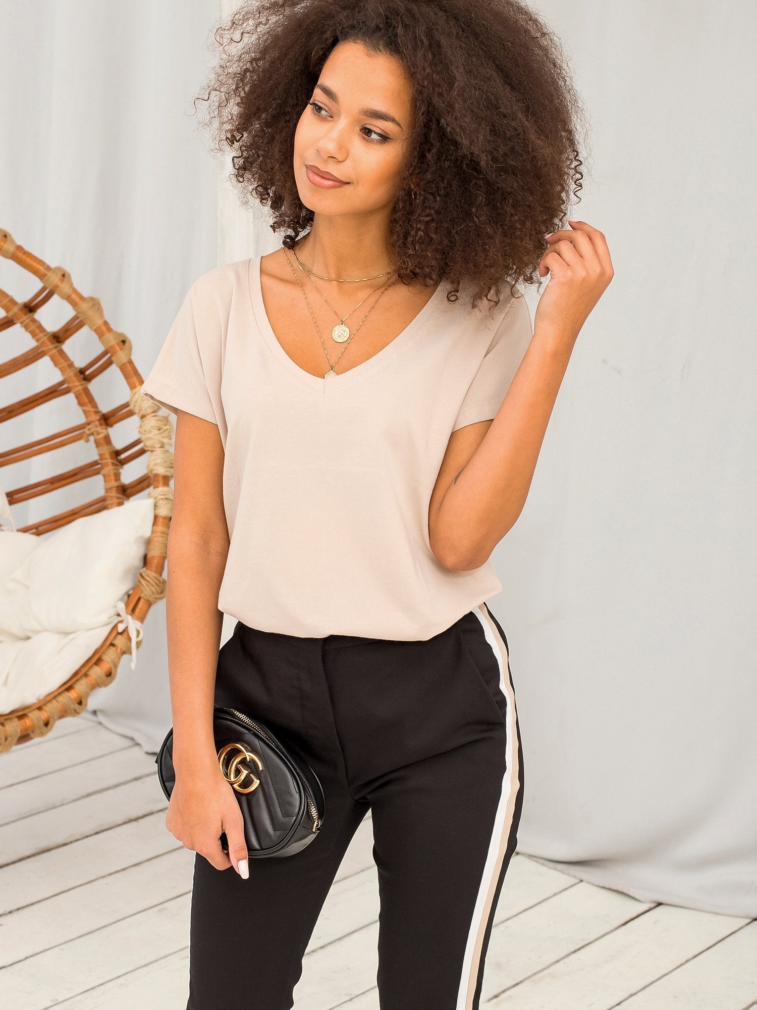 Bawełniany t-shirt V-neck jasnokawowy