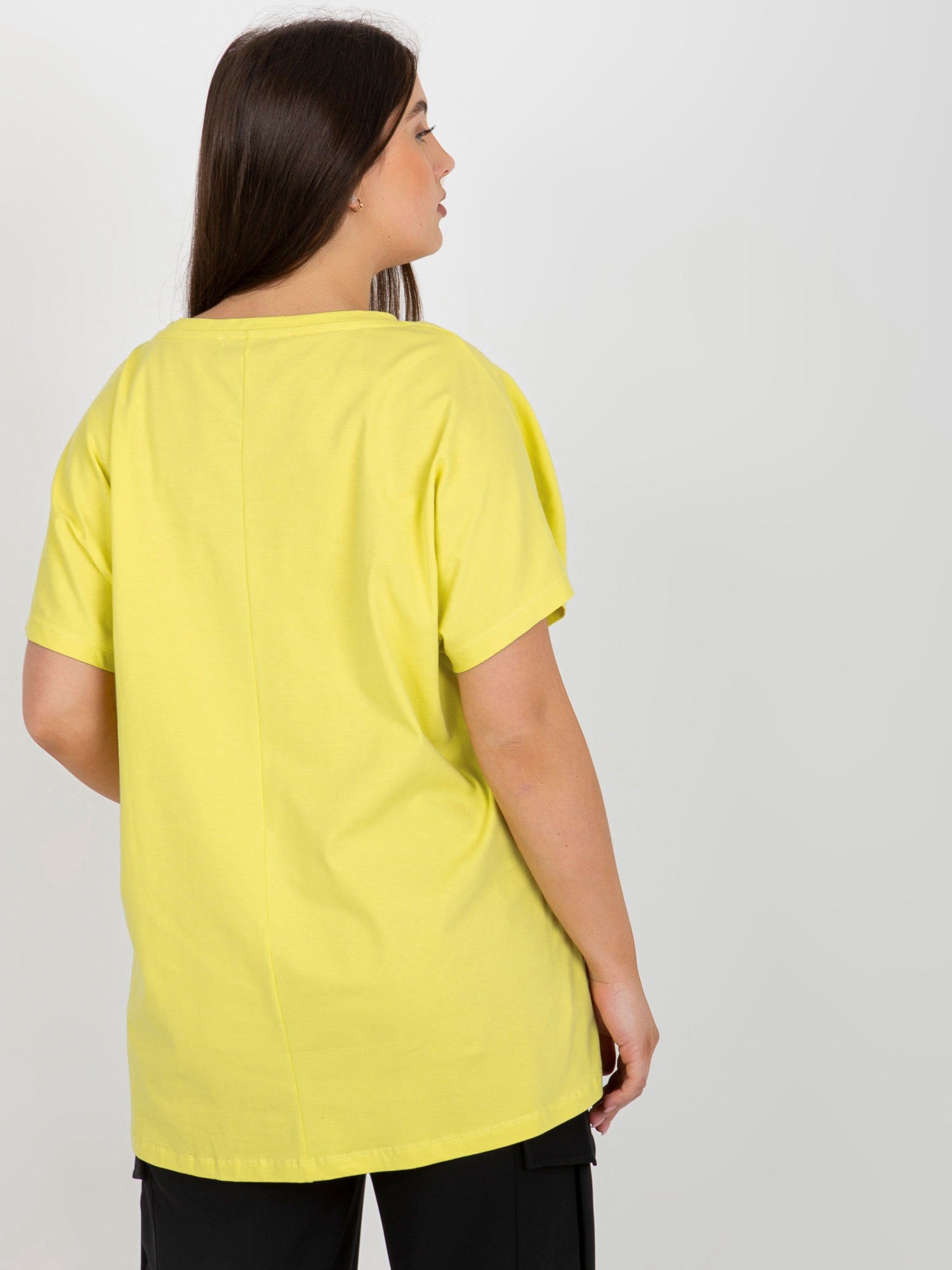 Jasnolimonkowy damski t-shirt plus size o luźnym kroju