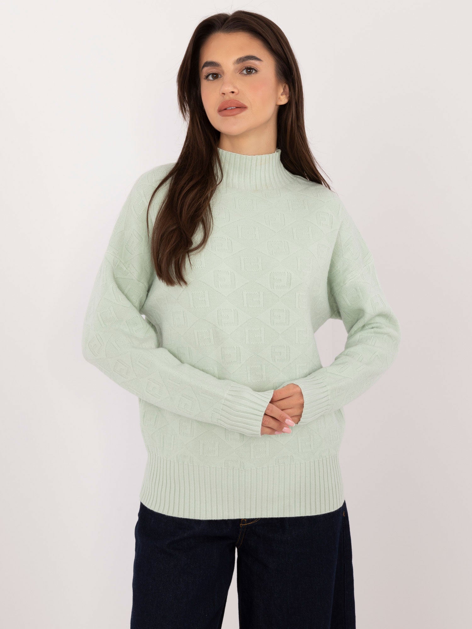 Jasnomiętowy wzorzysty sweter z półgolfem