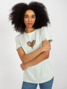 Jasnomiętowy t-shirt z aplikacją i wycięciem