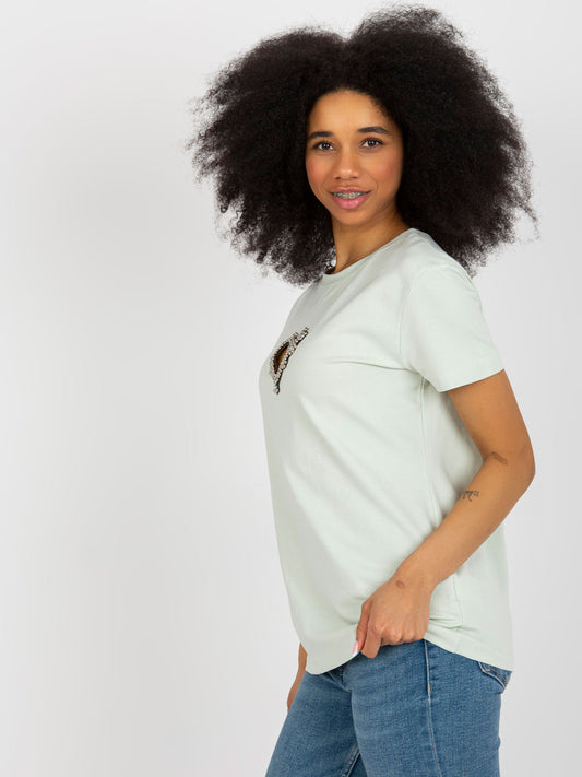 Jasnomiętowy t-shirt z aplikacją i wycięciem