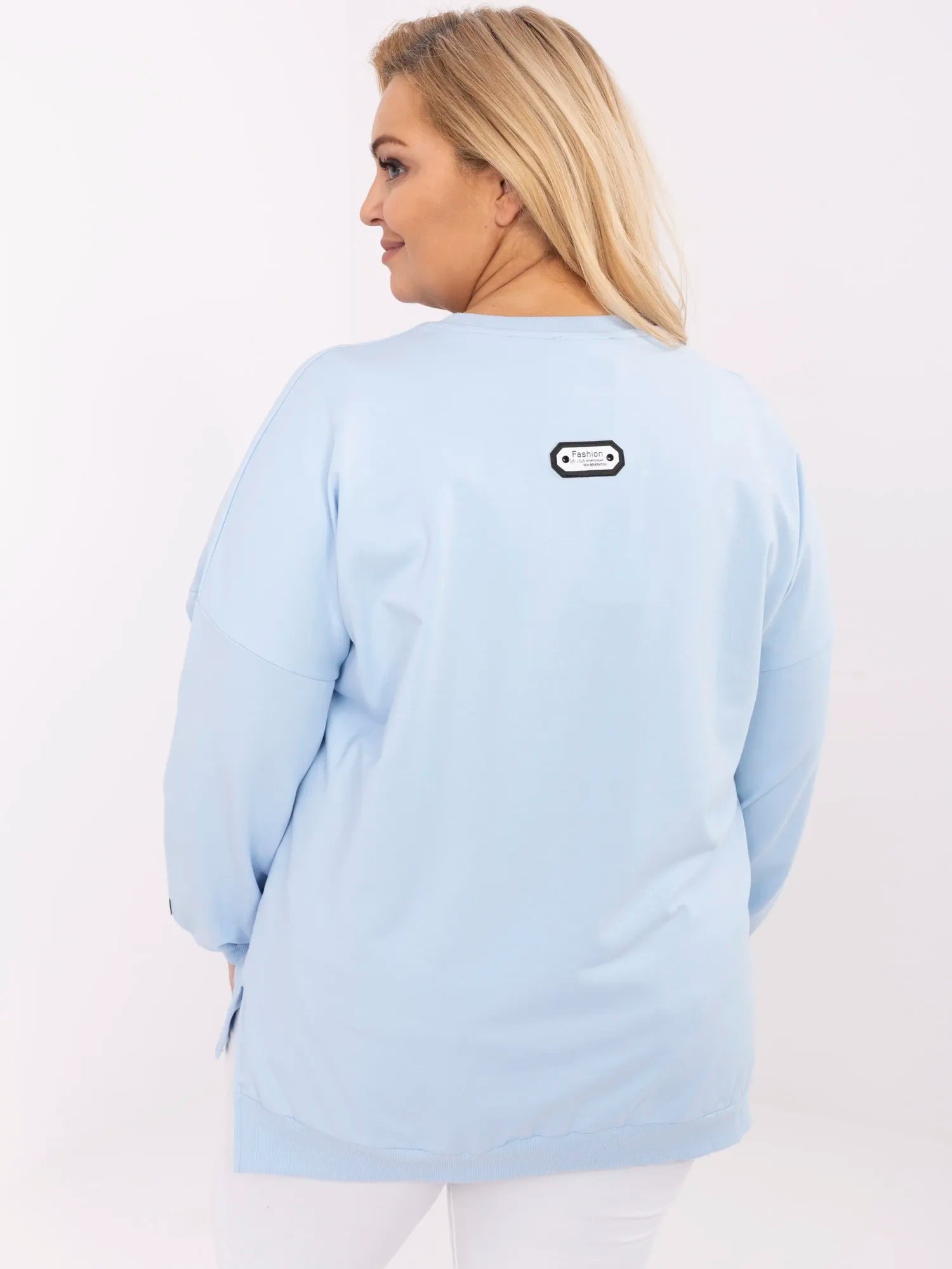 Jasnoniebieska bawełniana bluza plus size z rozcięciami