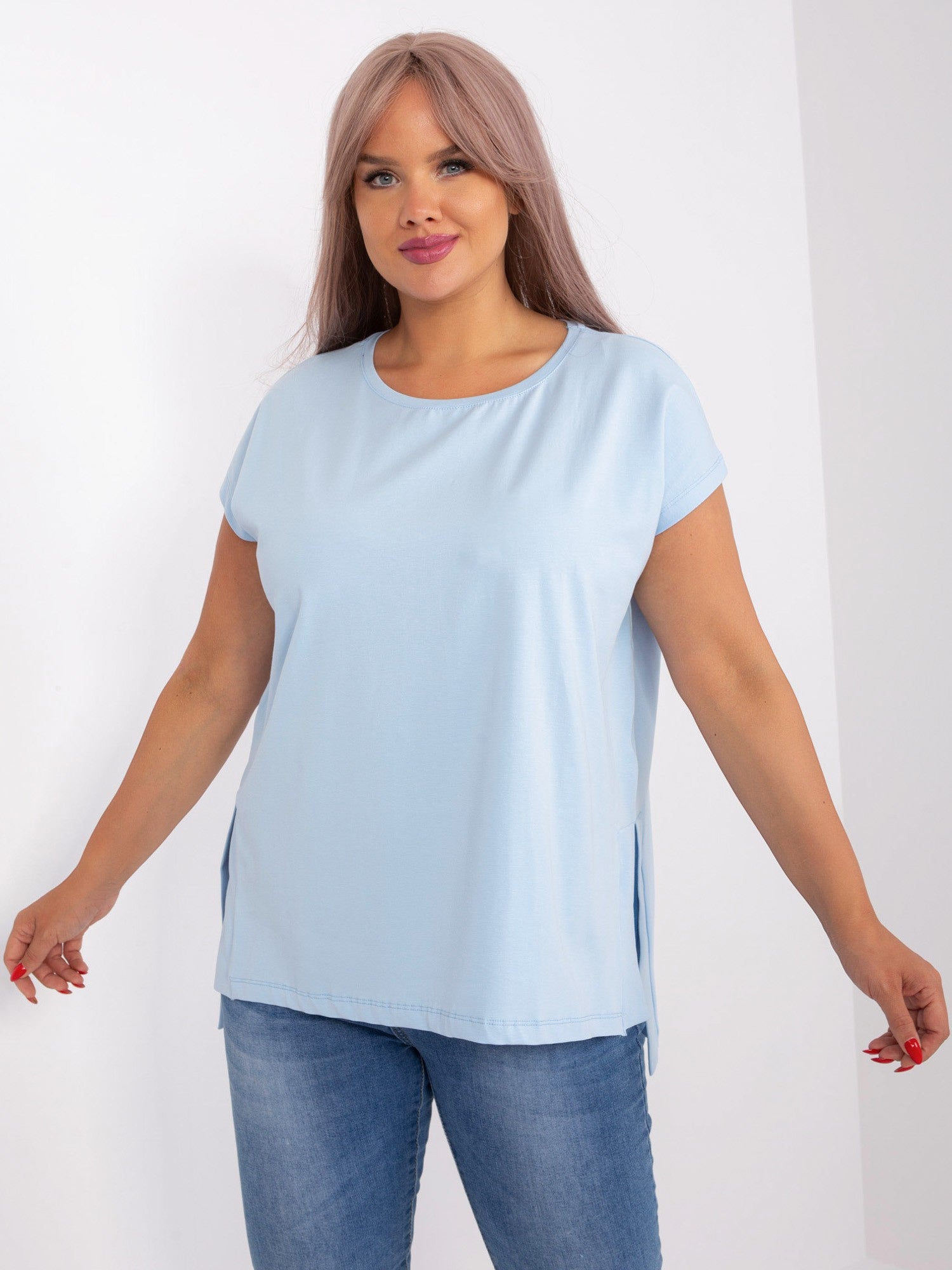 Jasnoniebieska damska plus size z rozcięciami