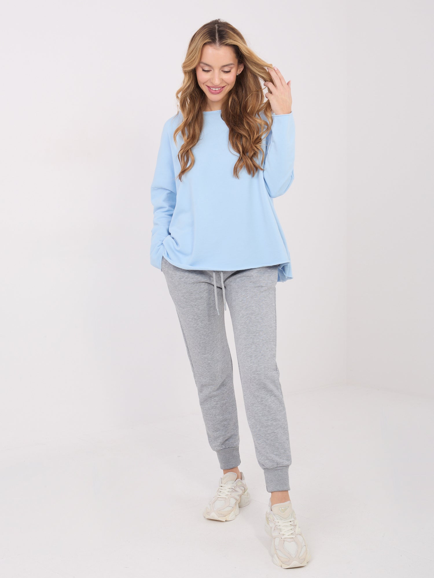 Jasnoniebieska damska bluza o kroju oversize