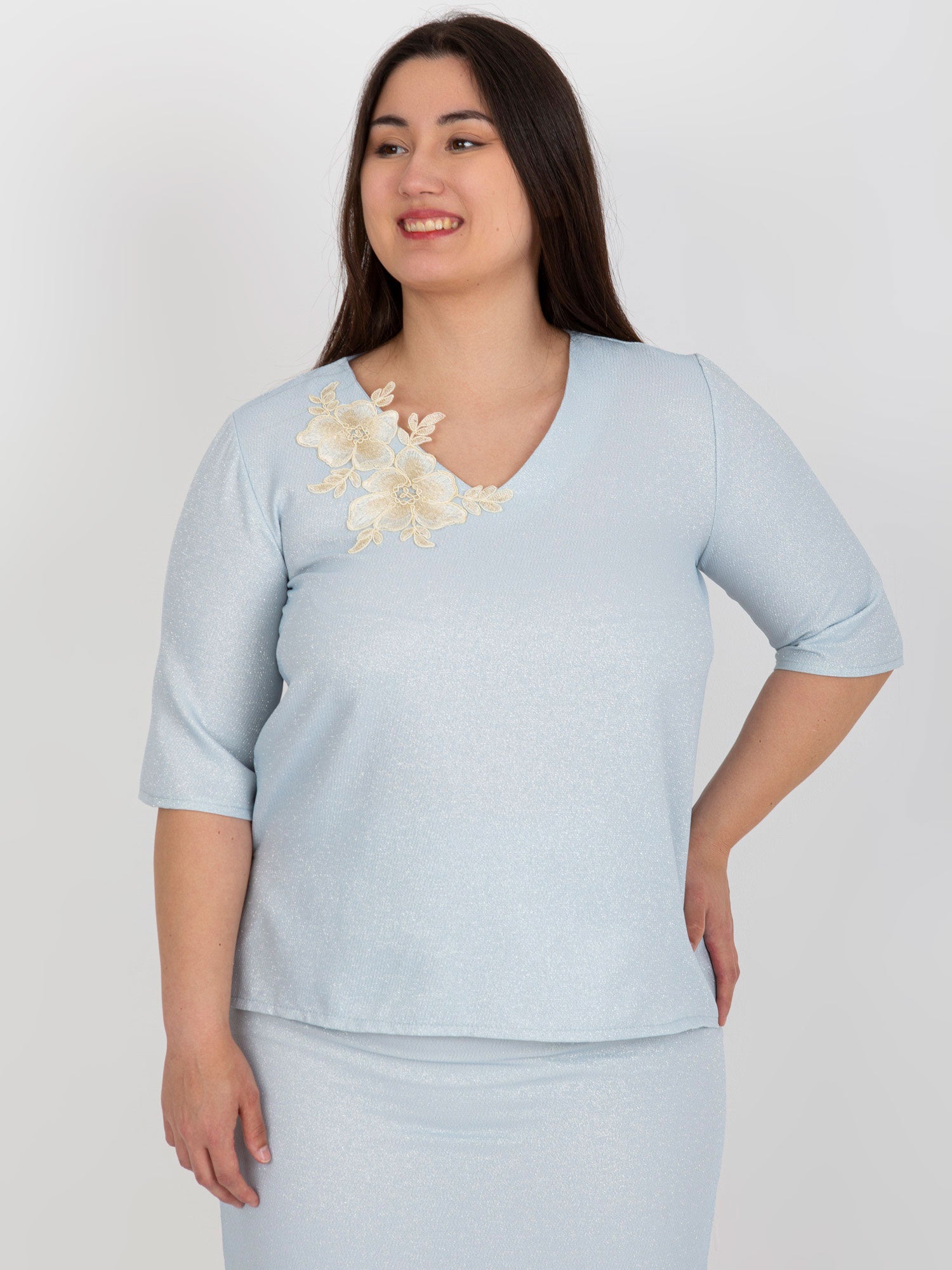 Jasnoniebieska bluzka plus size z krótkim rękawem