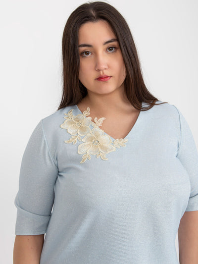 Jasnoniebieska bluzka plus size z krótkim rękawem