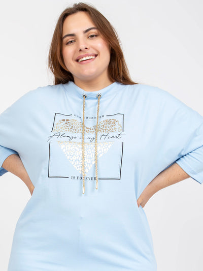 Jasnoniebieska codzienna bluzka plus size z aplikacją