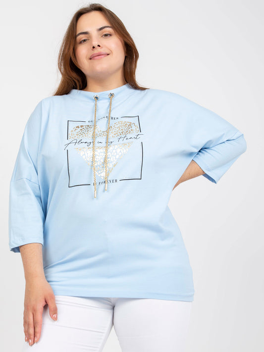 Jasnoniebieska codzienna bluzka plus size z aplikacją