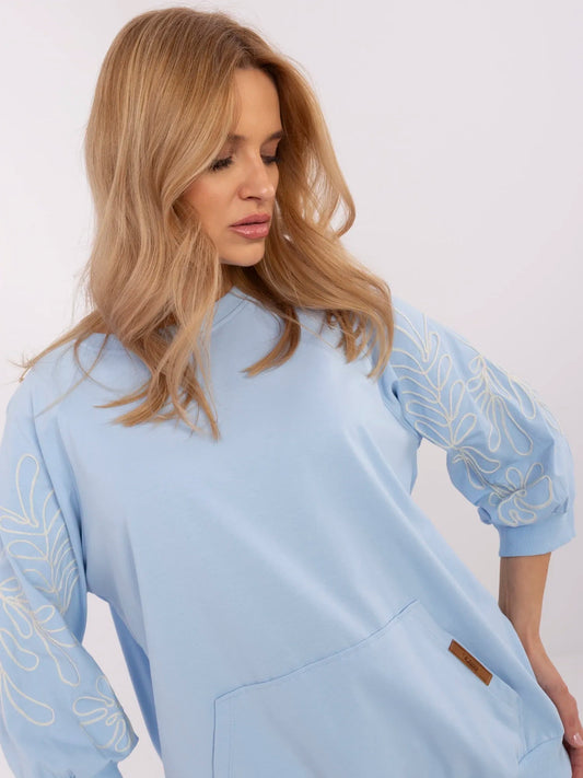 RUE PARIS Jasnoniebieska bluza kangurka z okrągłym dekoltem