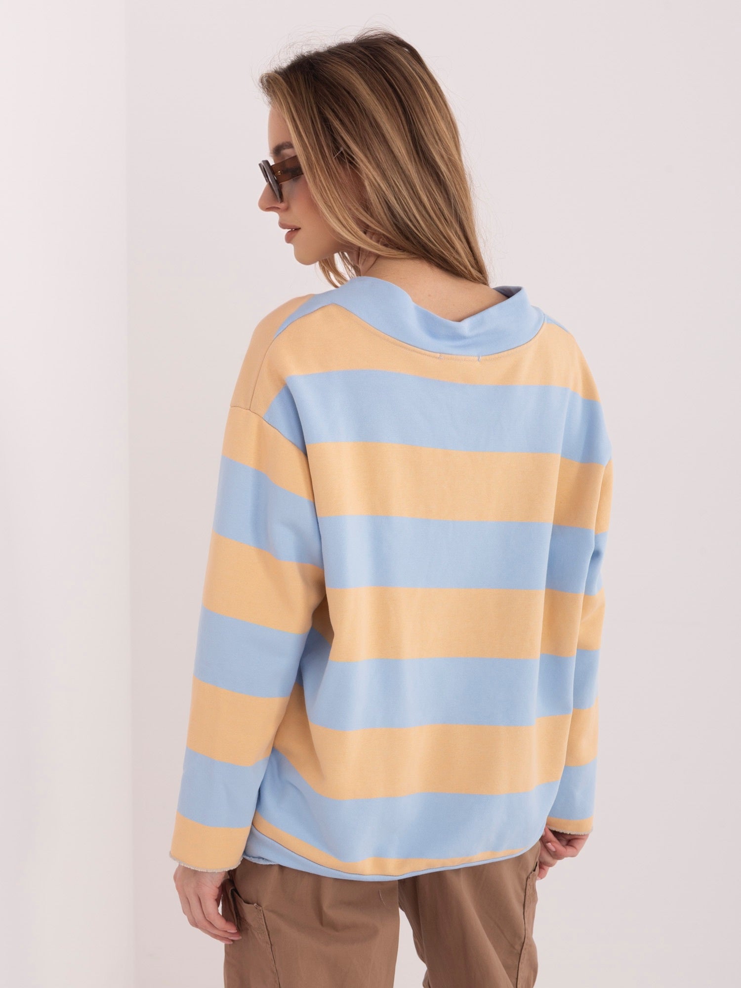 Jasnoniebieska dresowa bluza oversize w paski