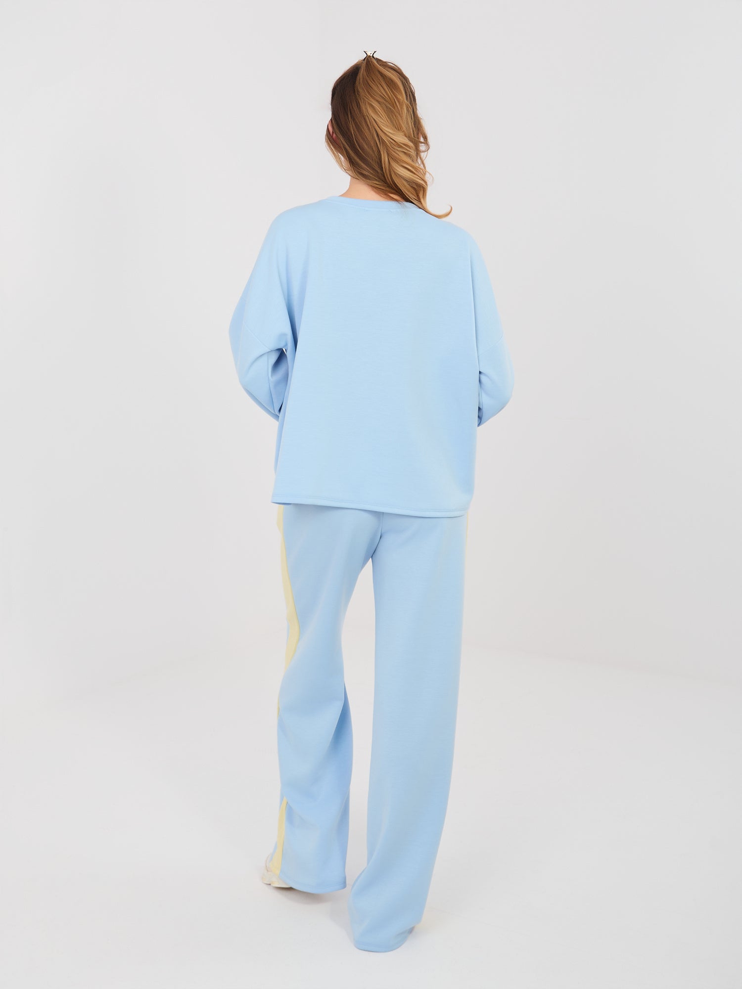 RUE PARIS Jasnoniebieska damska bluza bez kaptura