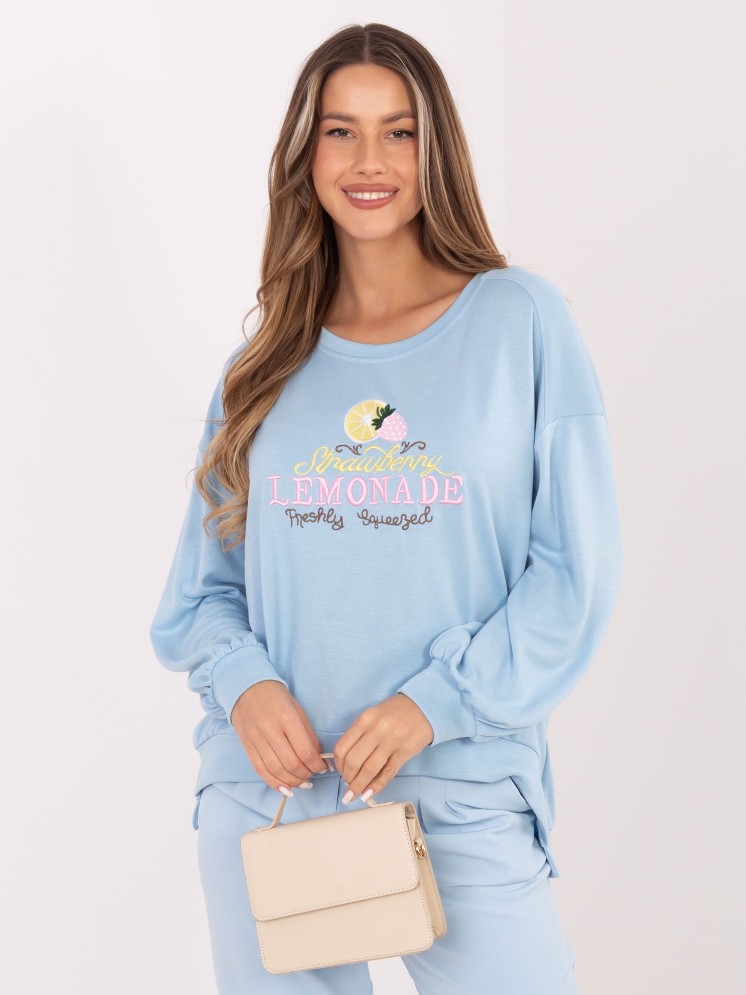 RUE PARIS Jasnoniebieska damska bluza z napisem Lemonade