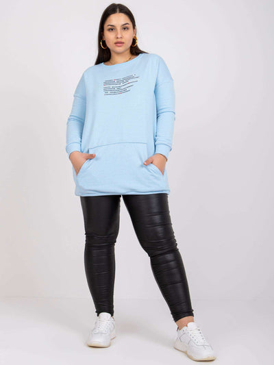 Jasnoniebieska bluza plus size z napisami