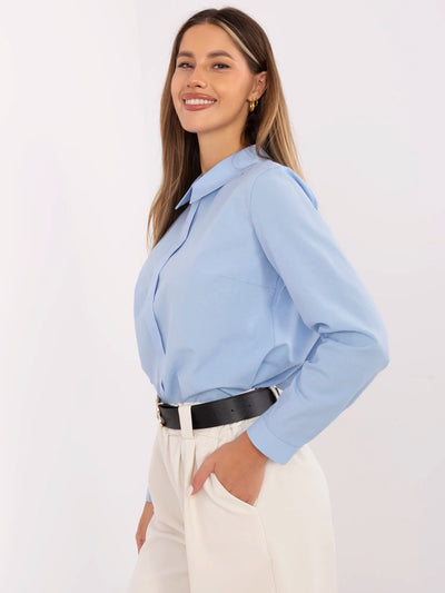 Jasnoniebieska elegancka koszula z kołnierzykiem