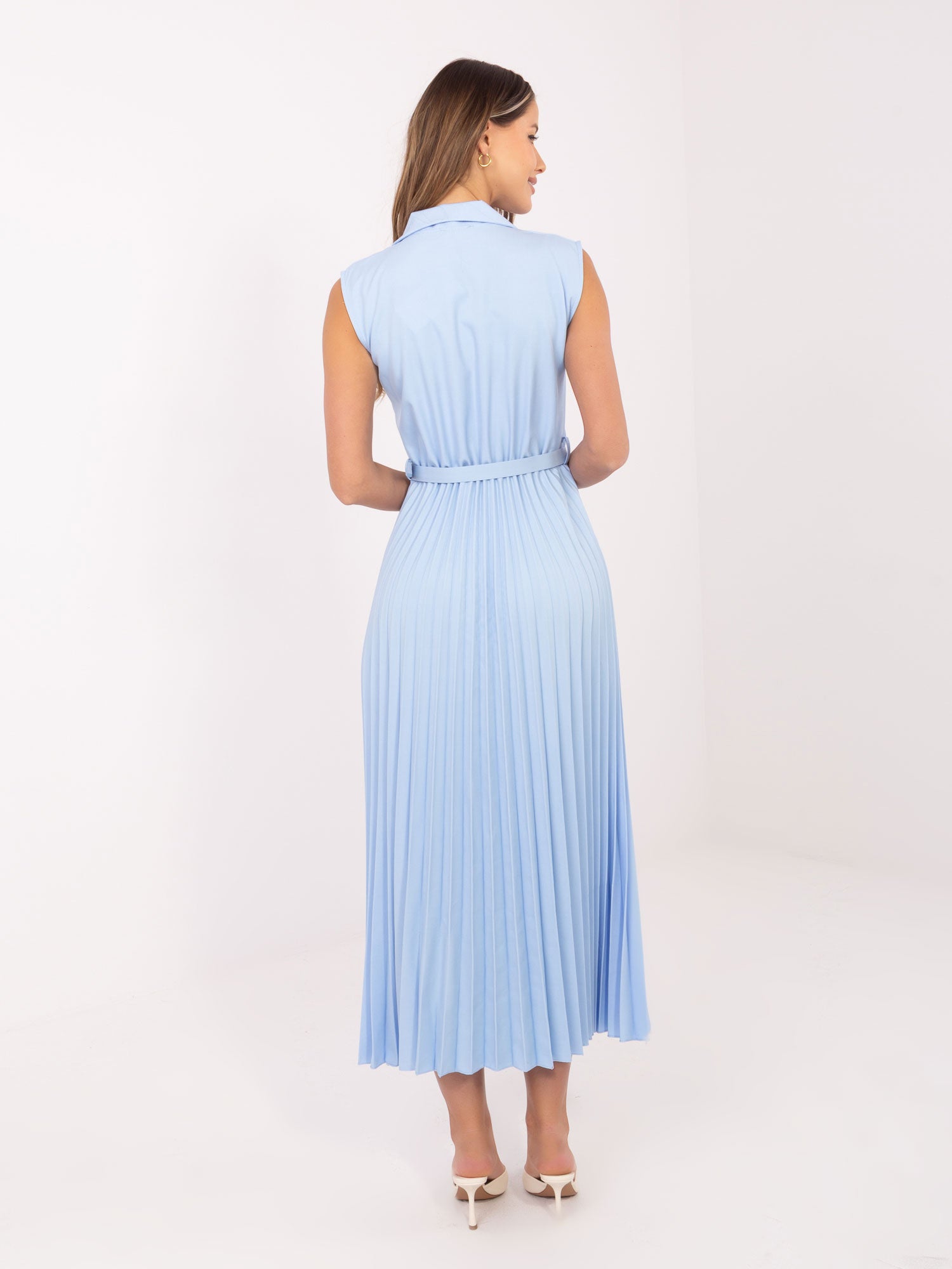 RUE PARIS Jasnoniebieska elegancka sukienka z plisowaniem