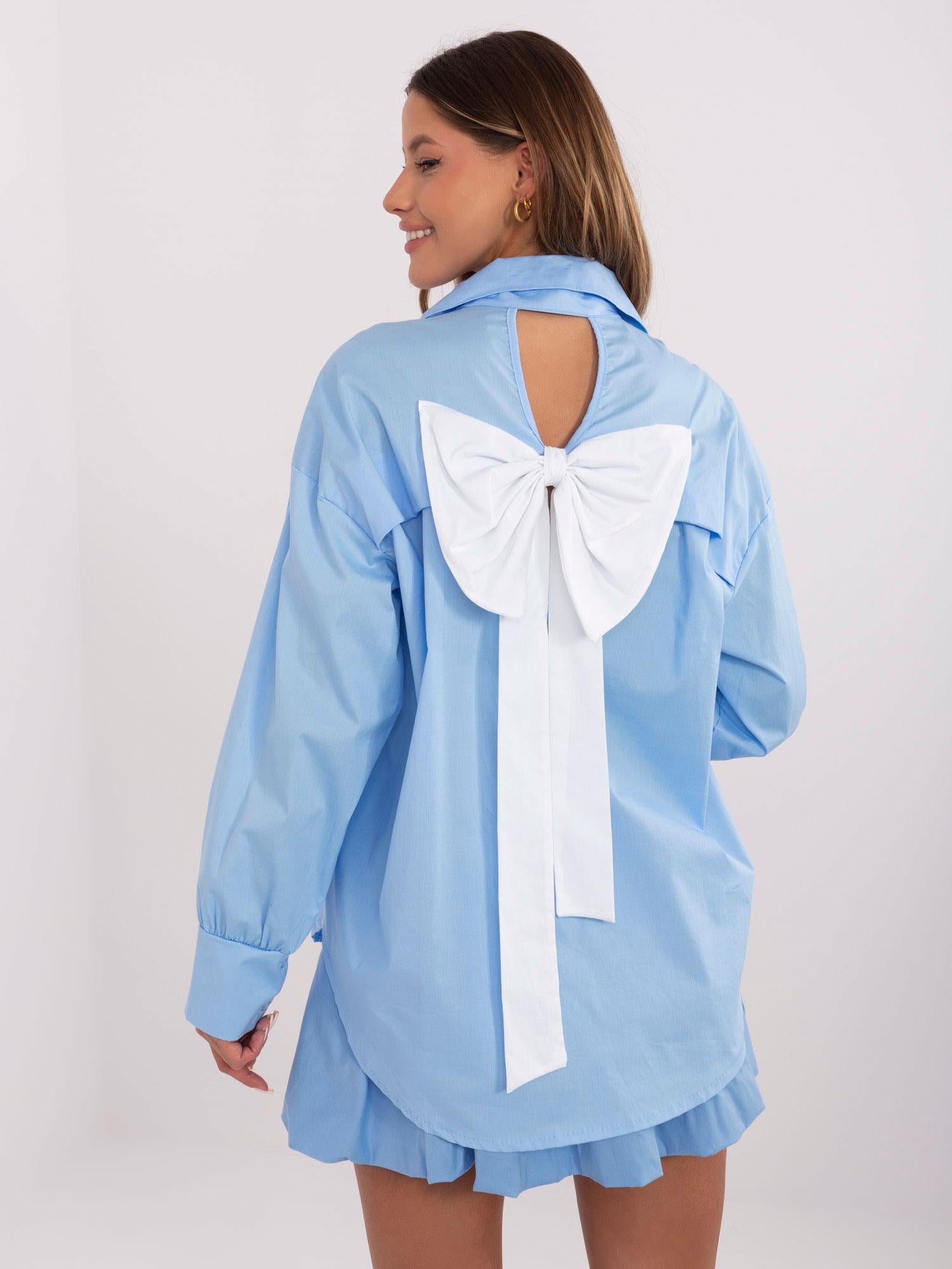 Jasnoniebieska rozpinana koszula oversize