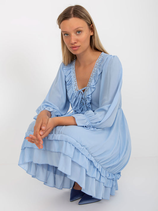Jasnoniebieska mini sukienka boho z falbaną OCH BELLA