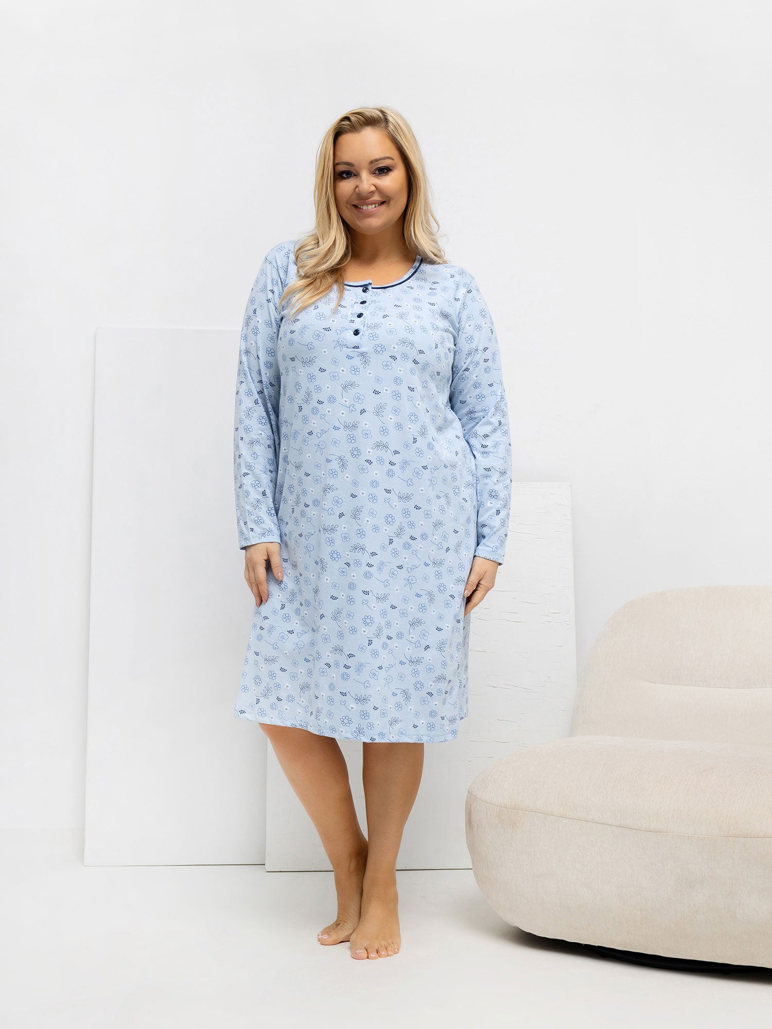 Jasnoniebieska nocna koszula plus size z bawełny