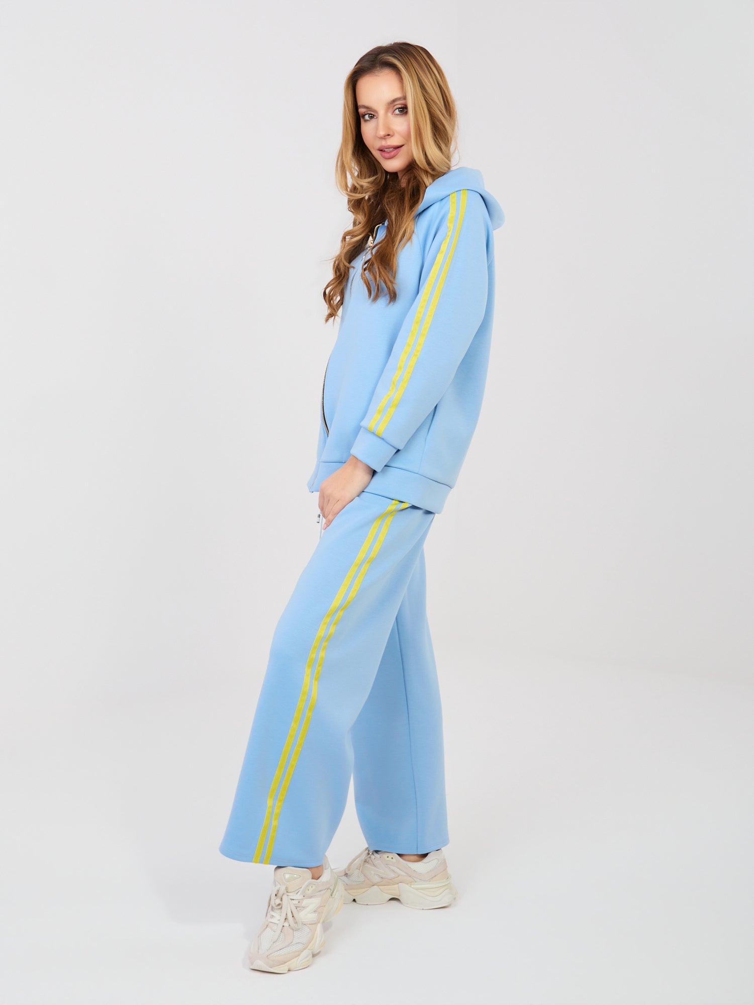RUE PARIS Jasnoniebieska rozpinana bluza z lampasami