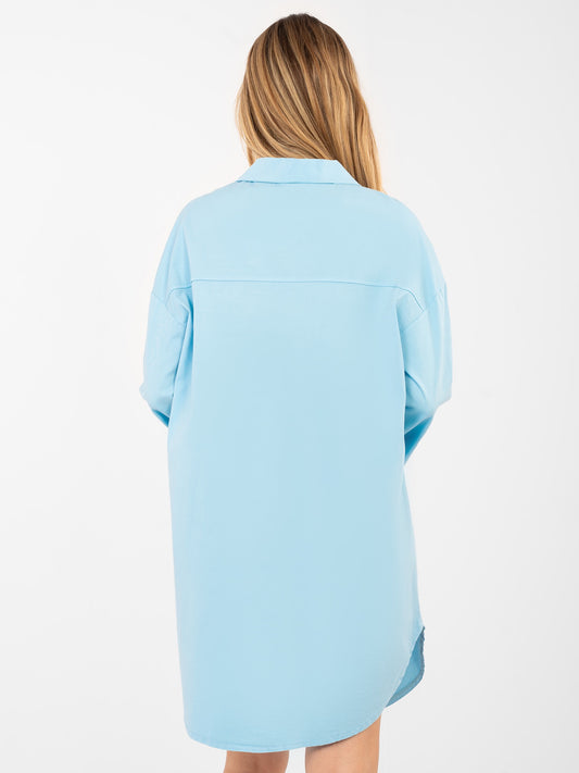 RUE PARIS Jasnoniebieska sukienka o kroju oversize