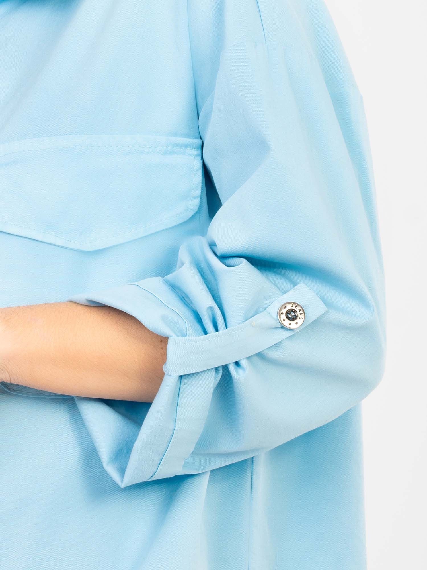 RUE PARIS Jasnoniebieska sukienka o kroju oversize