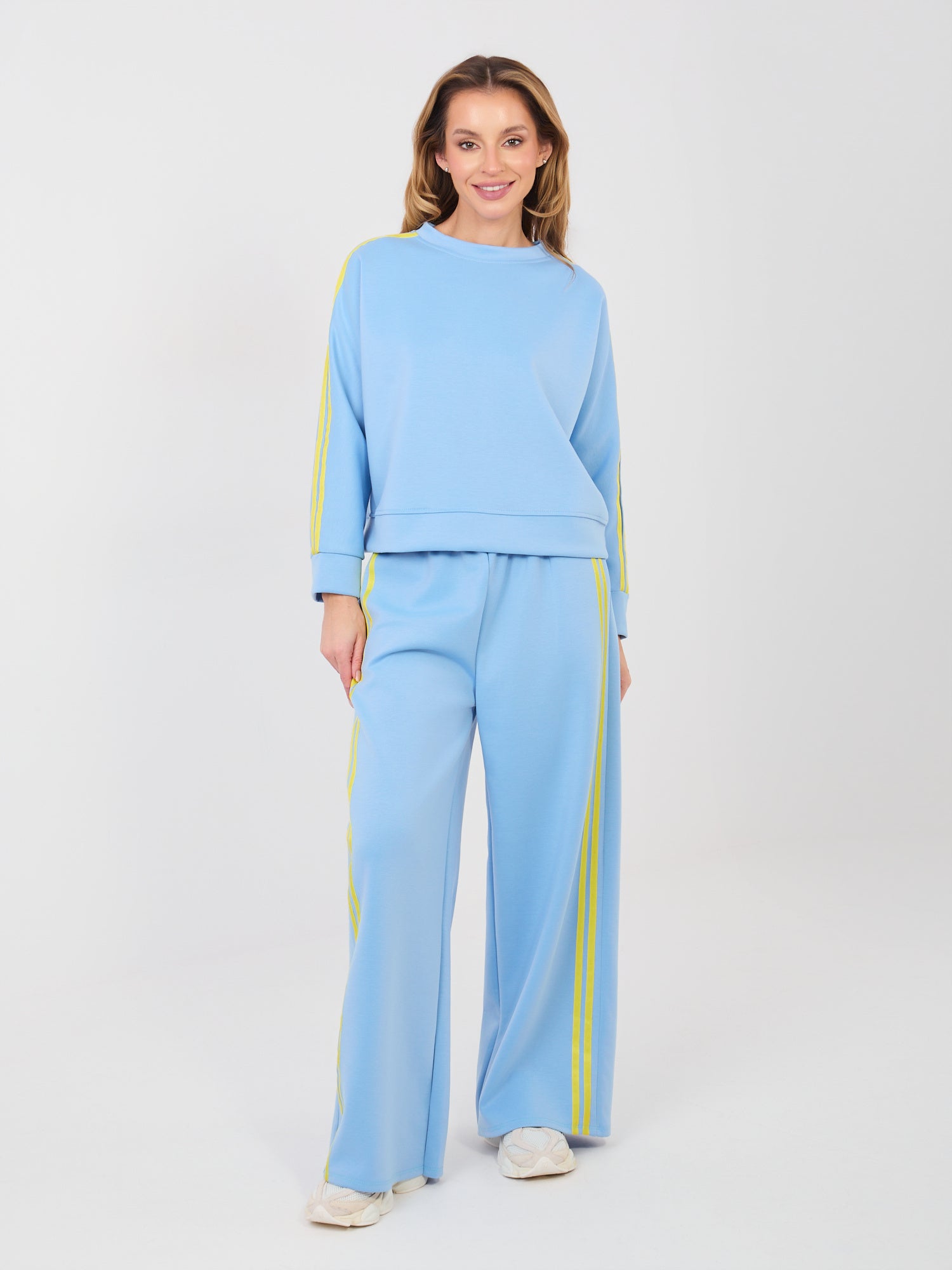 RUE PARIS Jasnoniebieski casualowy komplet ze spodniami