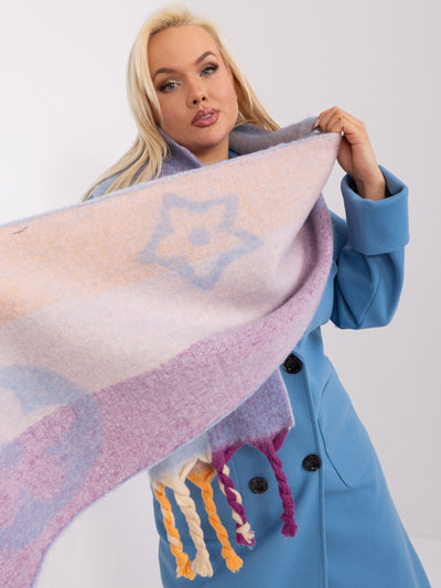 Jasnoniebieski zimowy szal z frędzlami