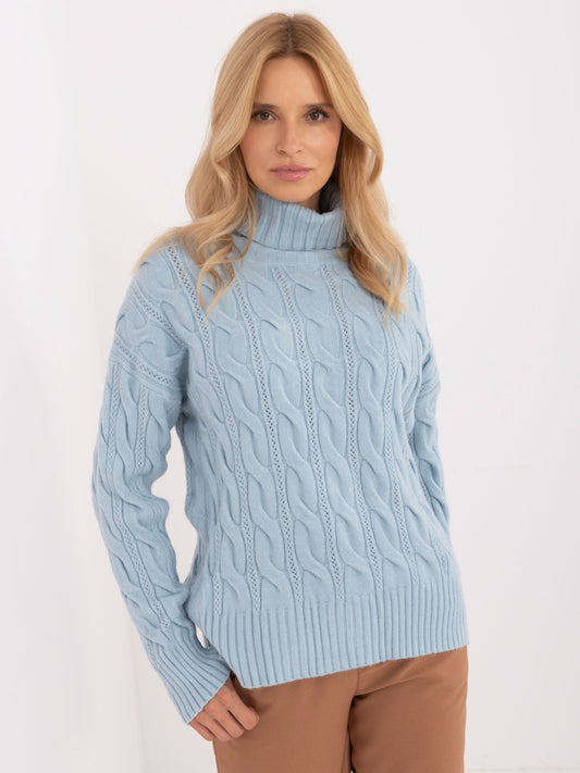 Jasnoniebieski damski sweter oversize z warkoczami