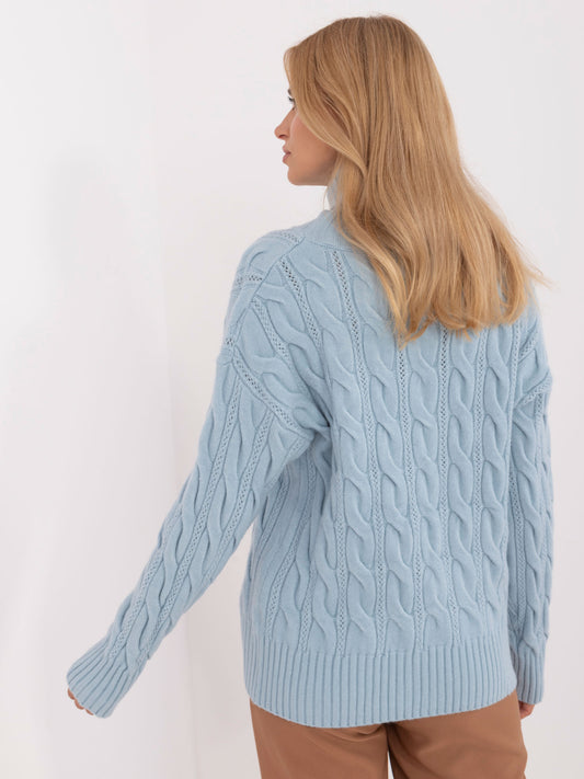 Jasnoniebieski damski sweter oversize z warkoczami