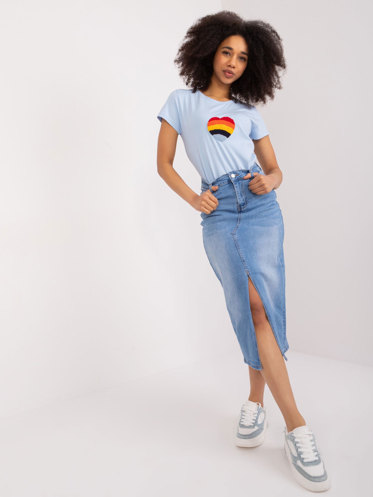 BASIC FEEL GOOD Jasnoniebieski t-shirt z haftem