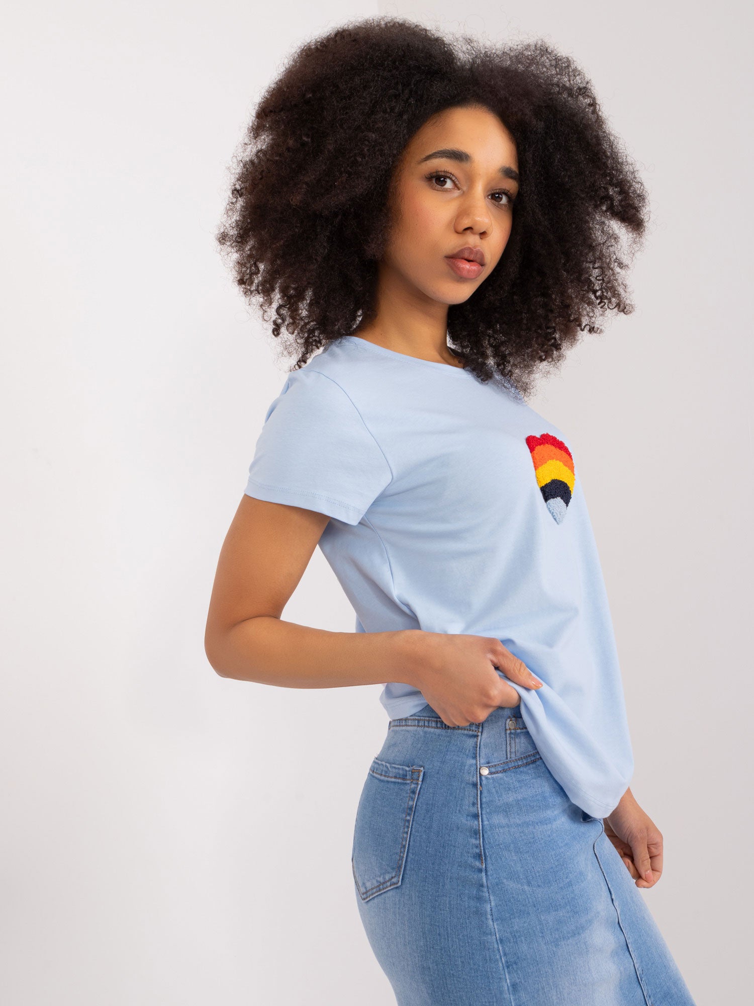 BASIC FEEL GOOD Jasnoniebieski t-shirt z haftem
