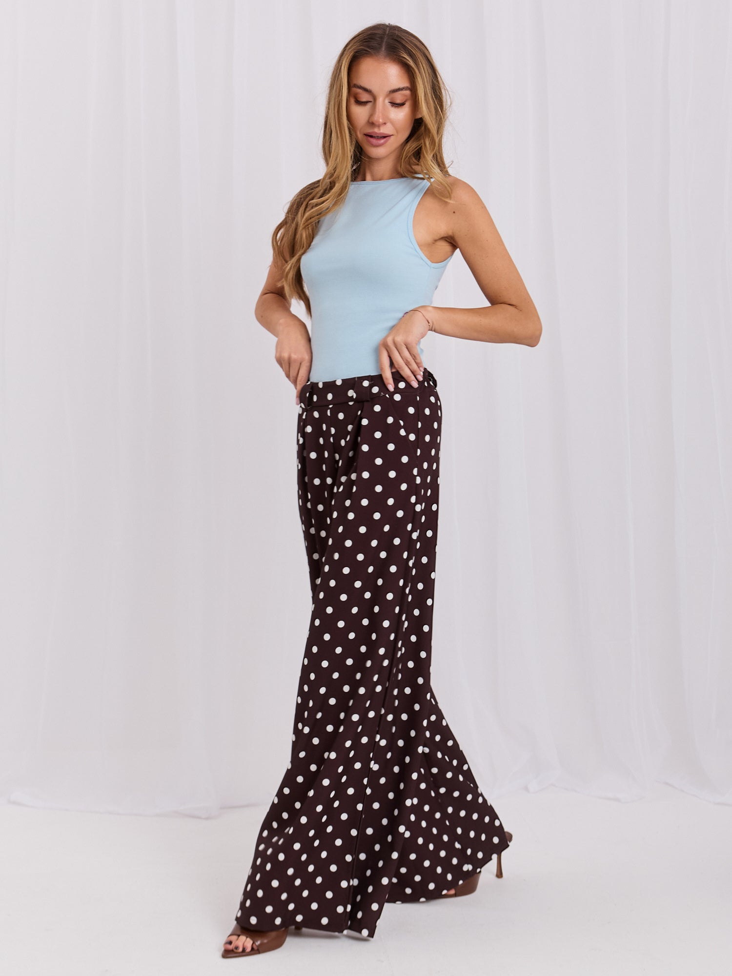 RUE PARIS Jasnoniebieski top basic bez rękawów