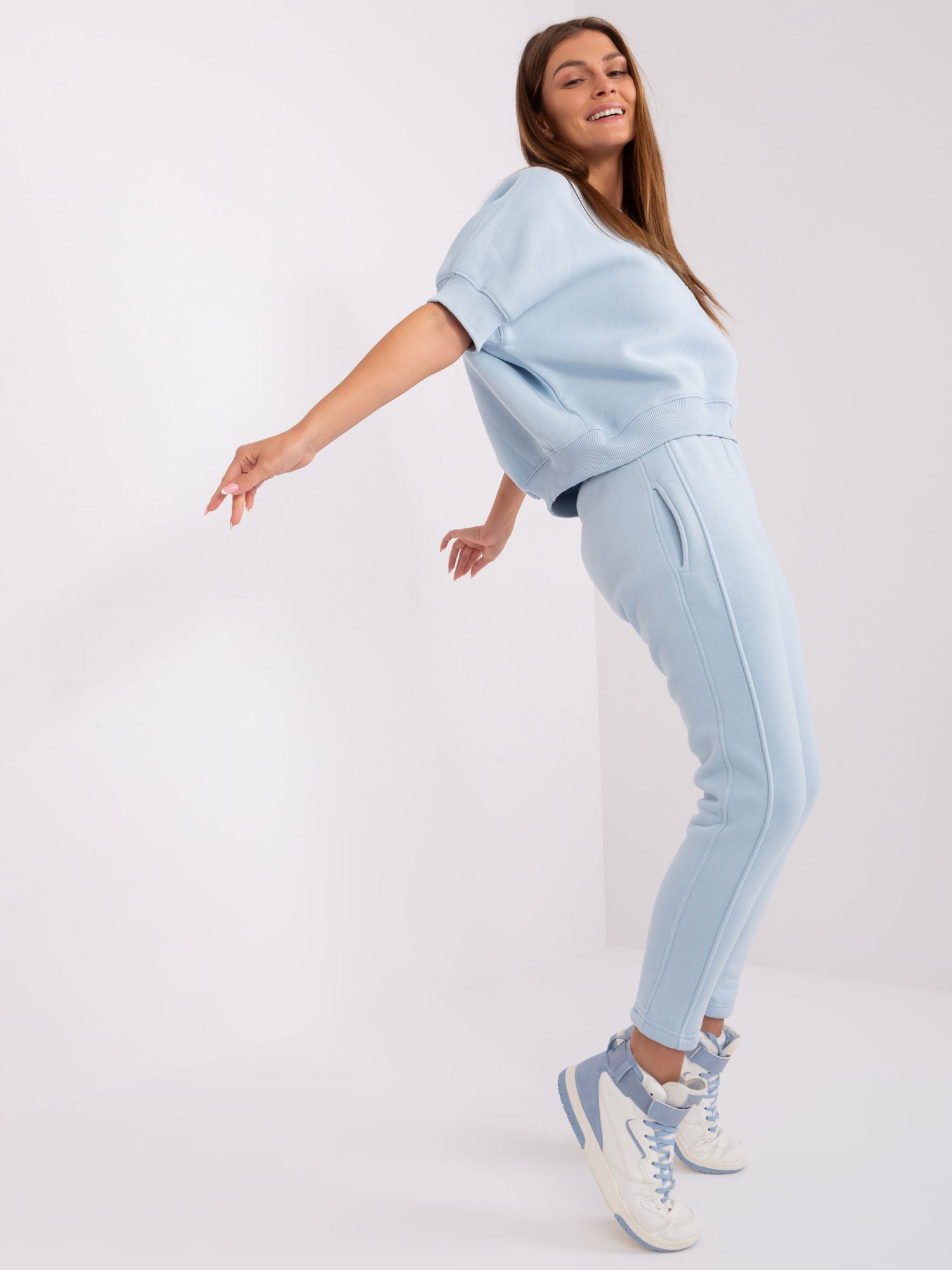 Jasnoniebieski komplet dresowy z bluzą