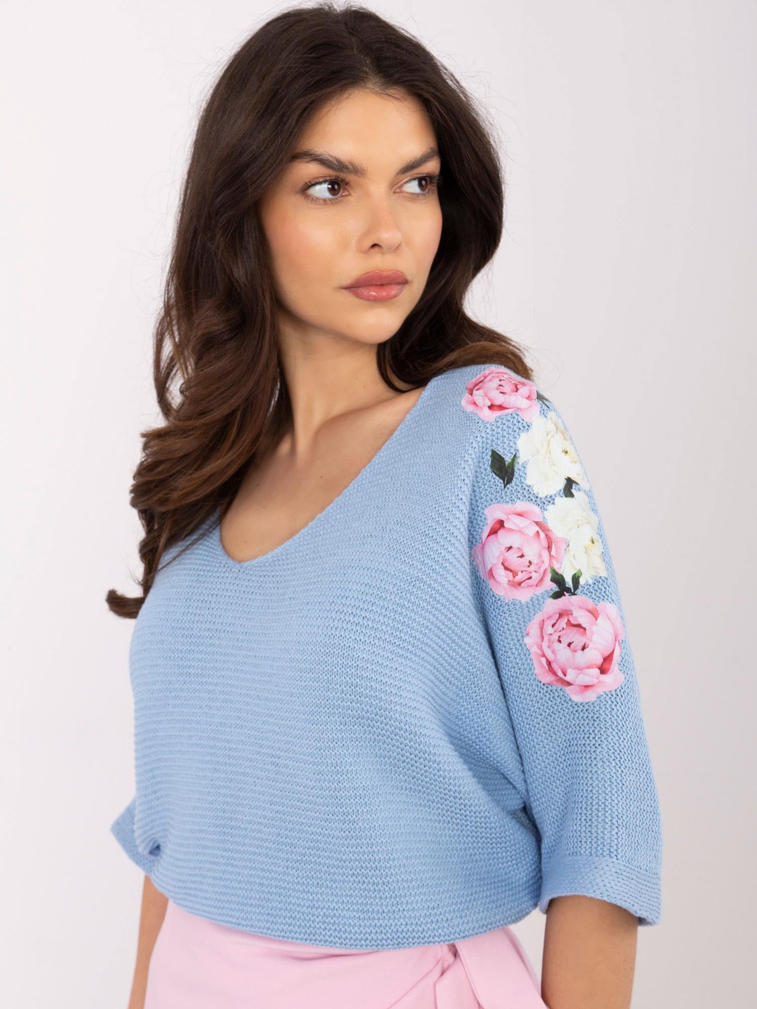 Jasnoniebieski damski sweter oversize z dekoltem V