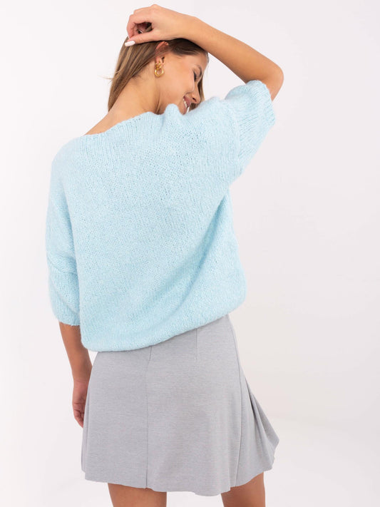 Jasnoniebieski sweter oversize z krótkim rękawem