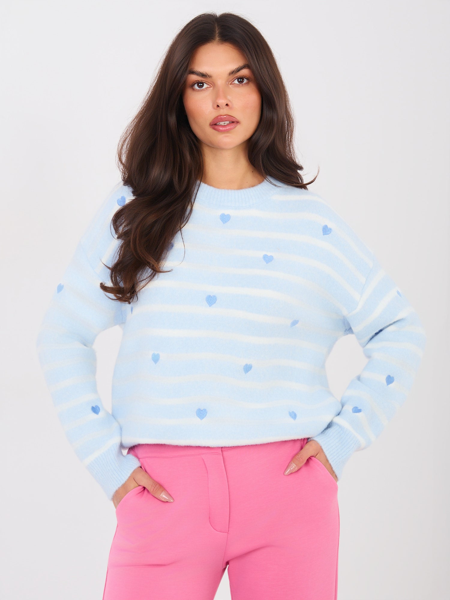 Jasnoniebieski damski sweter oversize w paski