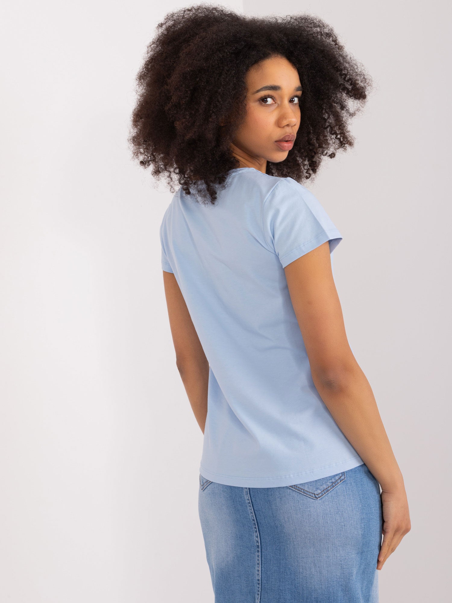 BASIC FEEL GOOD Jasnoniebieski t-shirt z napisem