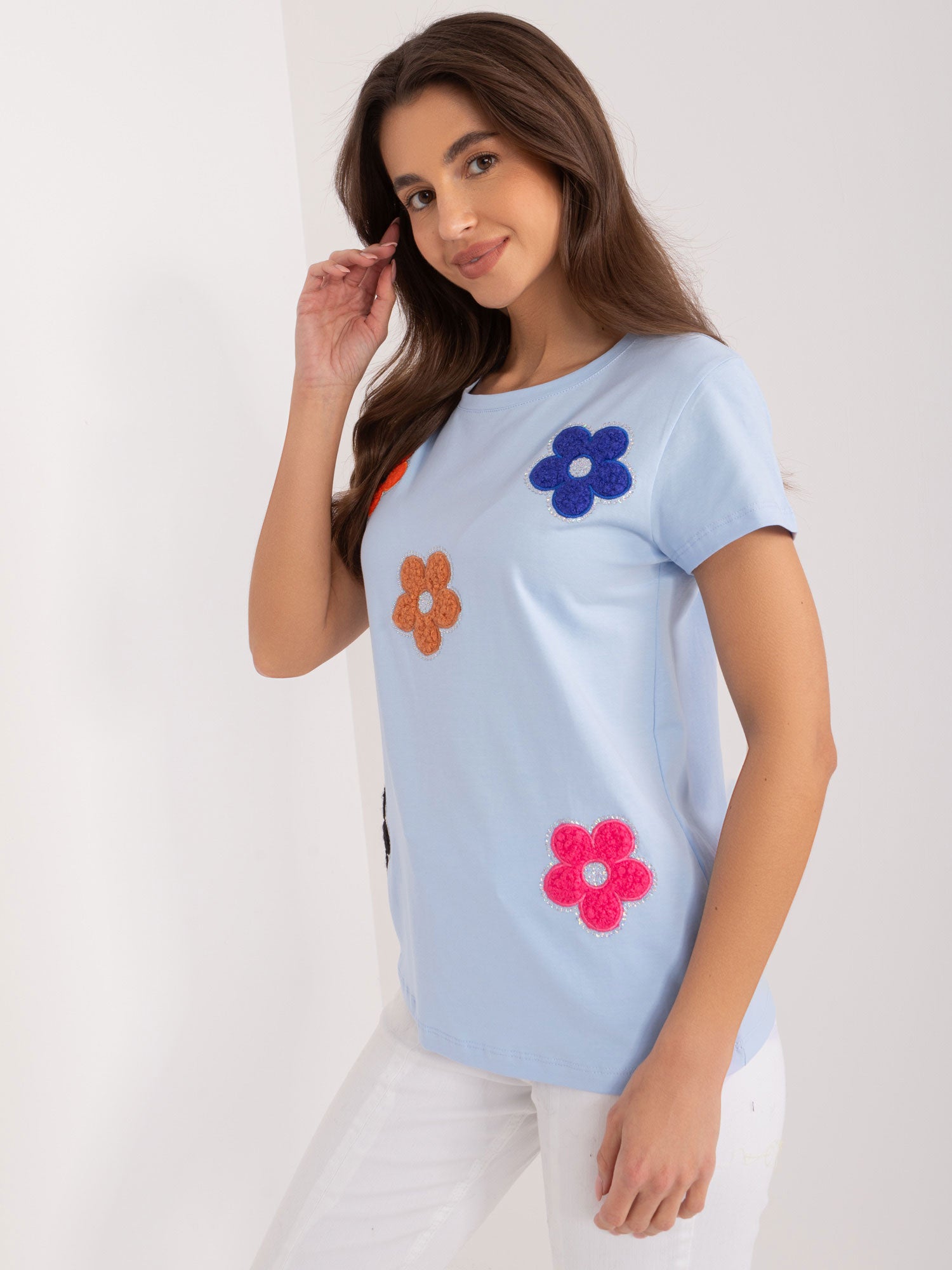 BASIC FEEL GOOD Jasnoniebieski t-shirt z naszywkami