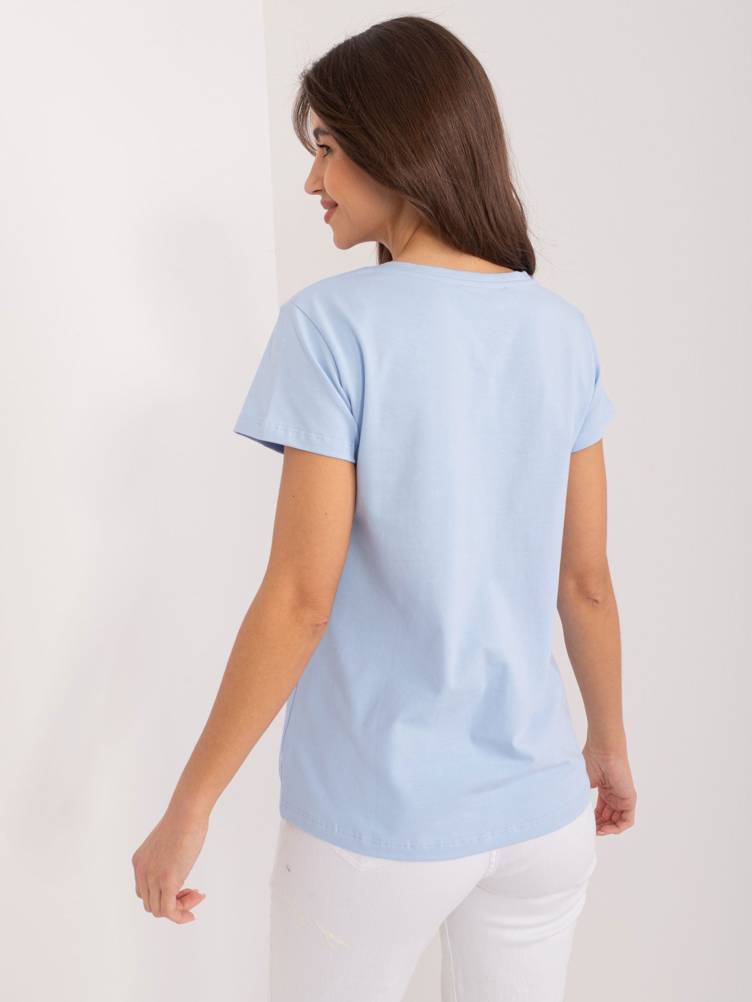 BASIC FEEL GOOD Jasnoniebieski t-shirt z naszywkami