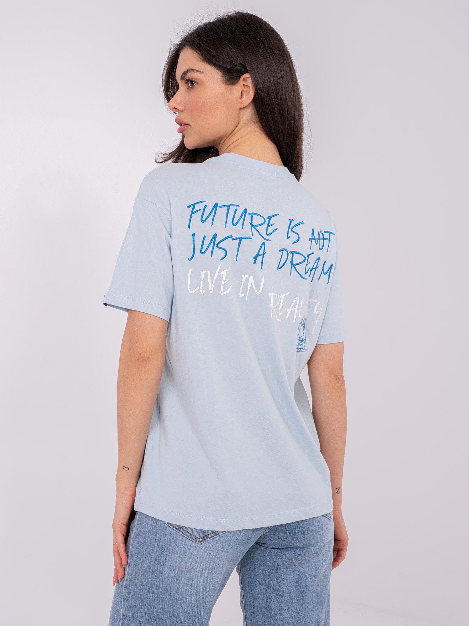 Jasnoniebieski damski t-shirt z napisami
