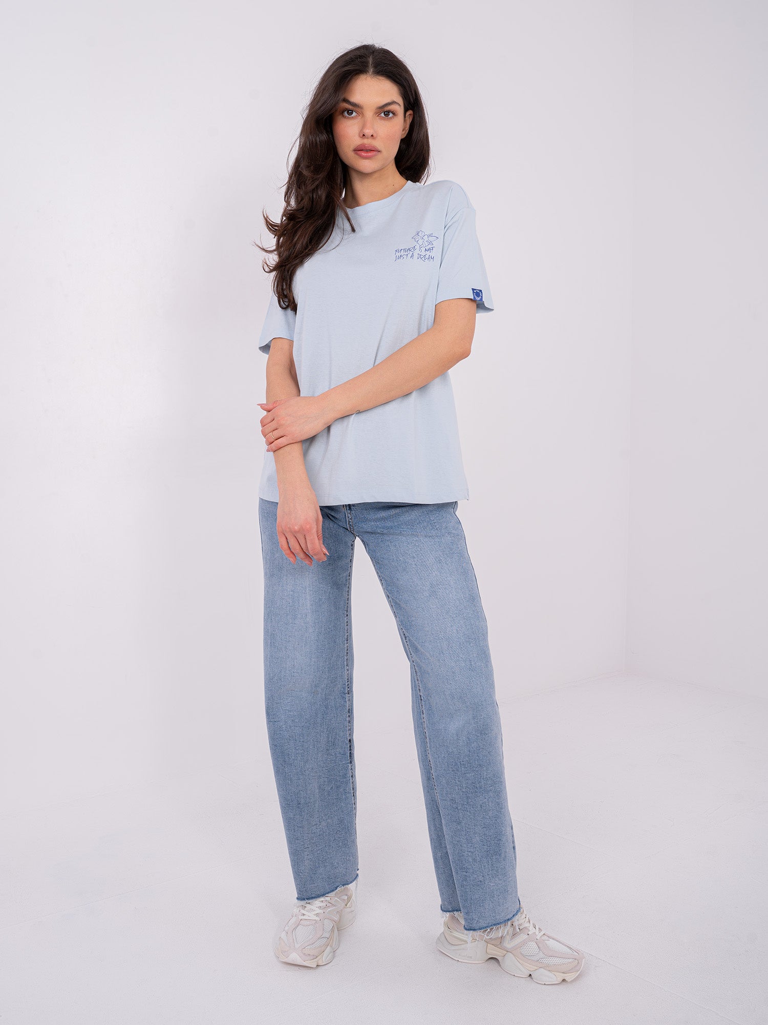 Jasnoniebieski damski t-shirt z napisami