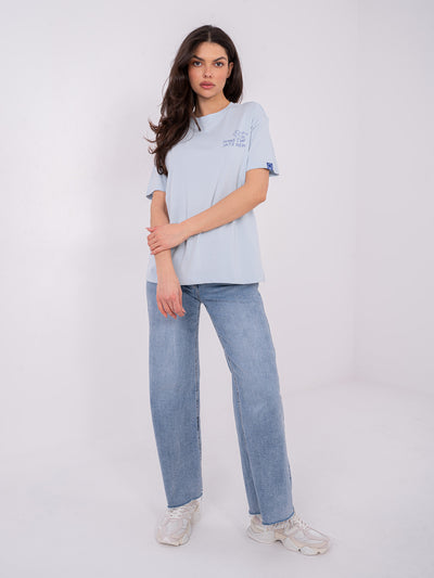 Jasnoniebieski damski t-shirt z napisami