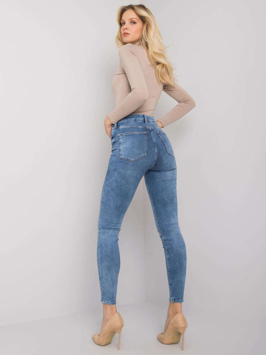 Jasnoniebieskie jeansowe rurki